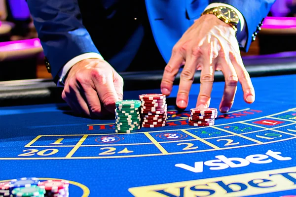 Hình ảnh trải nghiệm sòng bạc trực tiếp với người chia bài chuyên nghiệp tại VSBET